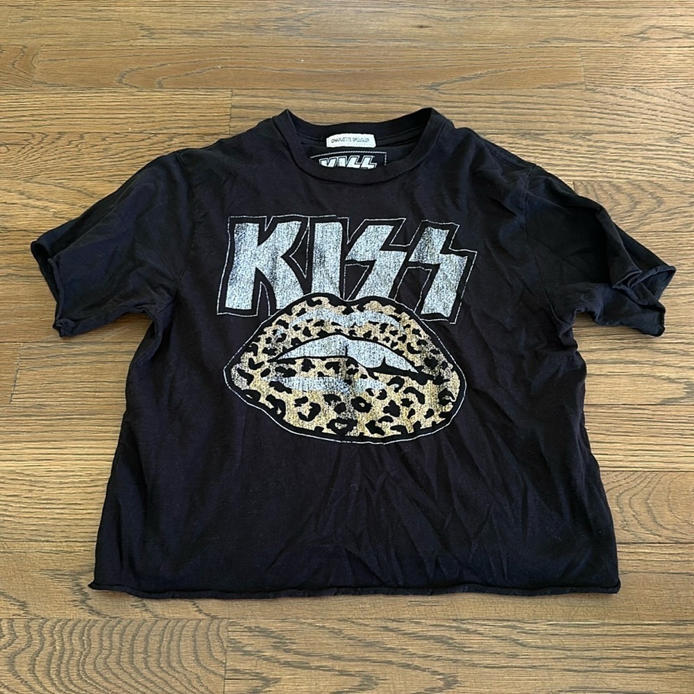 The Original Retro Brand Girl’s Kiss Tee Shirt - Size Medium